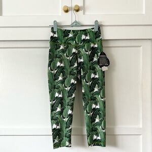 Poprageous PopActive NWT Beverly Hills Hotel Print Capri Leggings Size XS